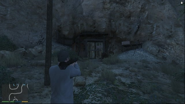 We demolish the entrance and here we go. - GTA 5: Mine - Murder Mystery - GTA 5 Guide