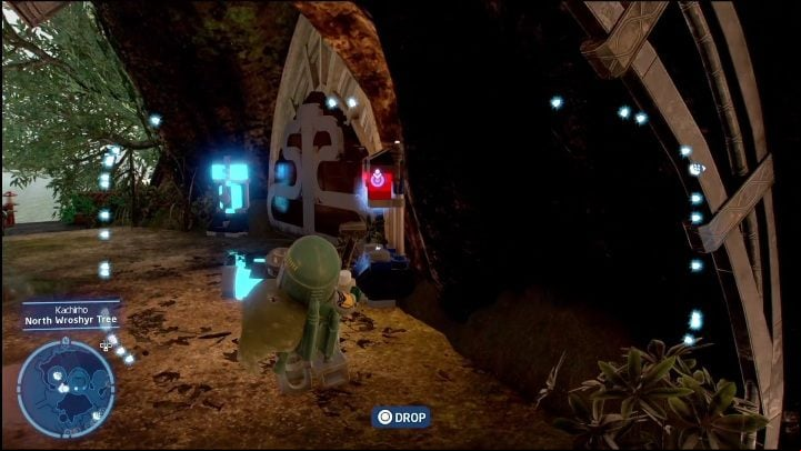 Inside the building there's a huge door blocked by 2 mechanisms - LEGO Skywalker Saga: Kachirho - list of puzzles - Kashyyyk - LEGO Skywalker Saga Guide
